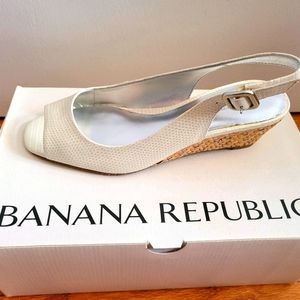 BNIB Banana Republic Sling Back Wedges, Size 6.5